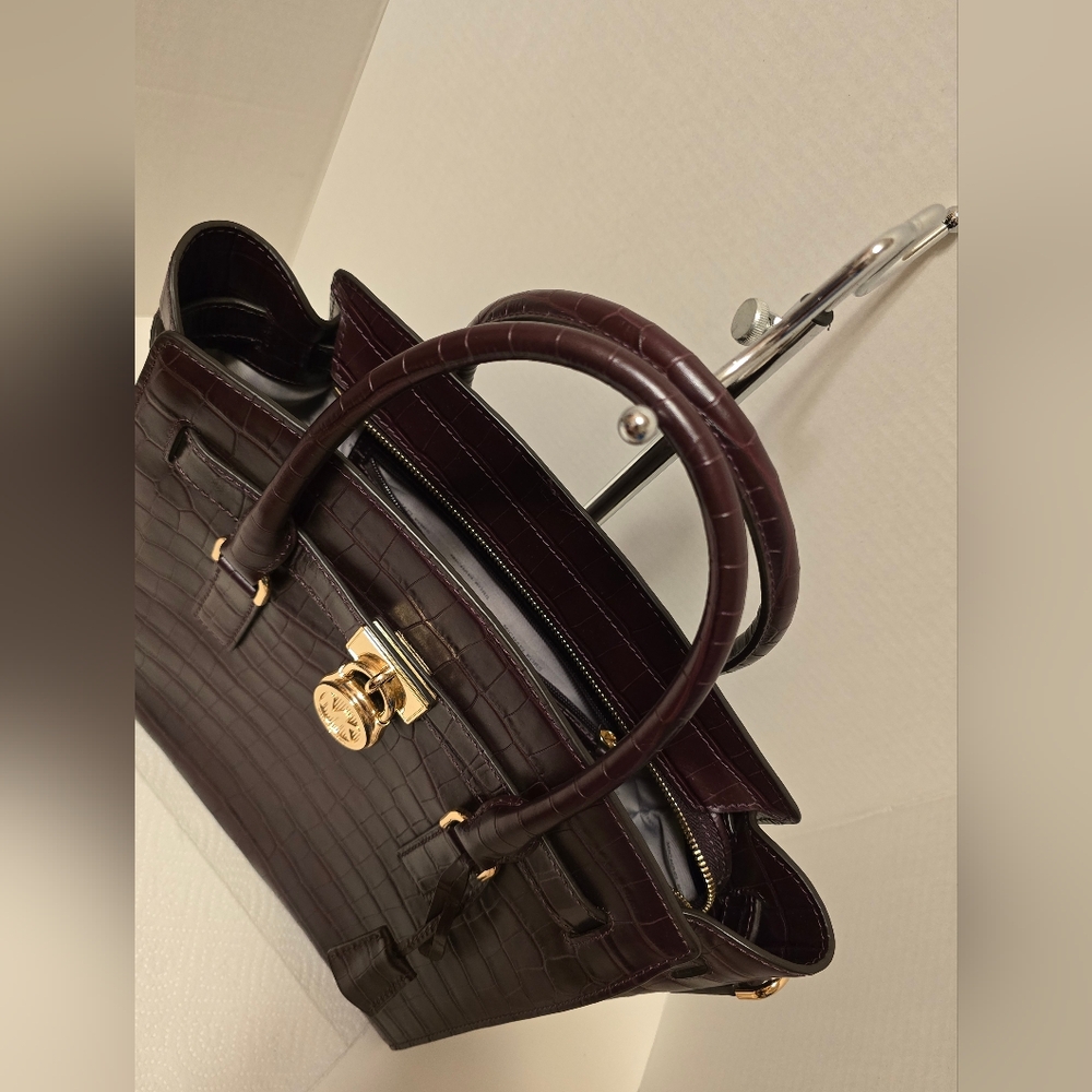 Michael Kors Crocodile Embossed tote - Picture 2 of 15